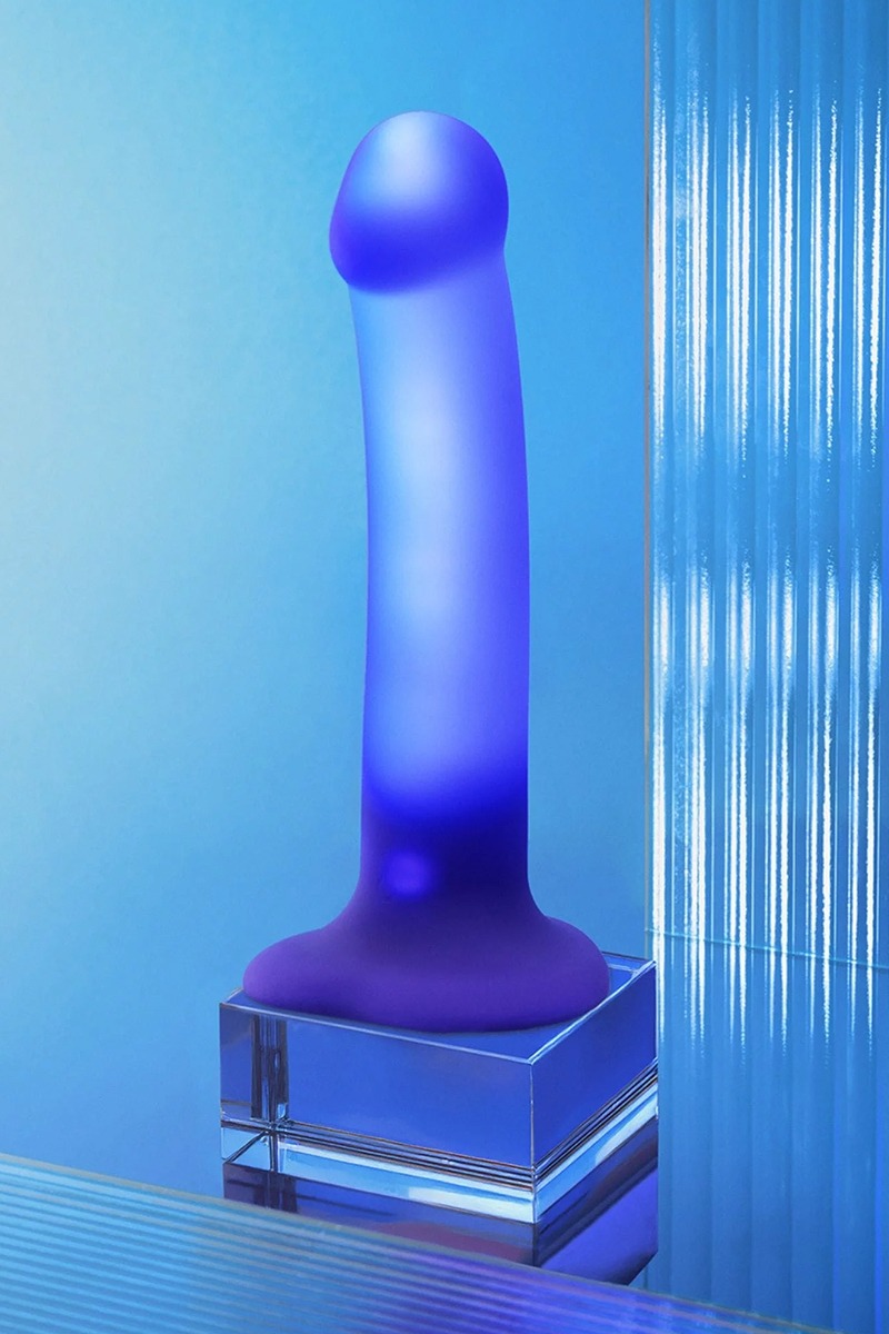 Dildo lumineux violet - Strap-On-Me – Image 4